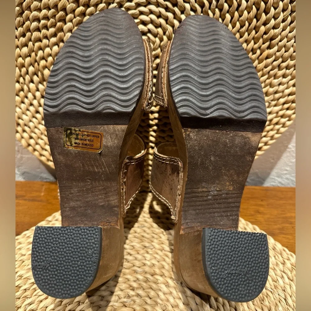 Brown Leather Women's Sandals - Picture 2 of 7